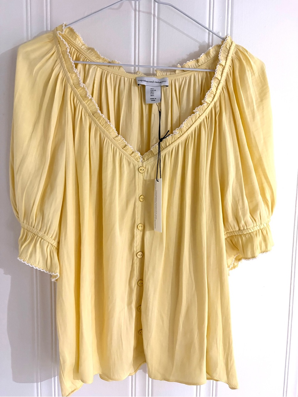 Cupcakes and Cashmere NWT blouse
